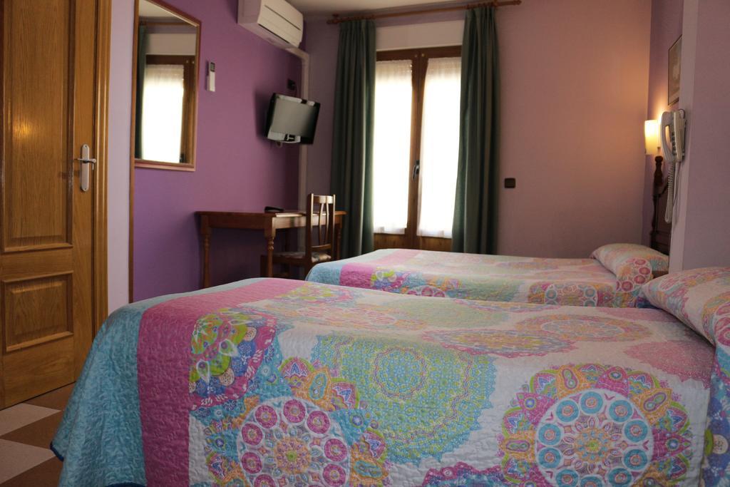 Hostal Don Jaime II セゴビア エクステリア 写真