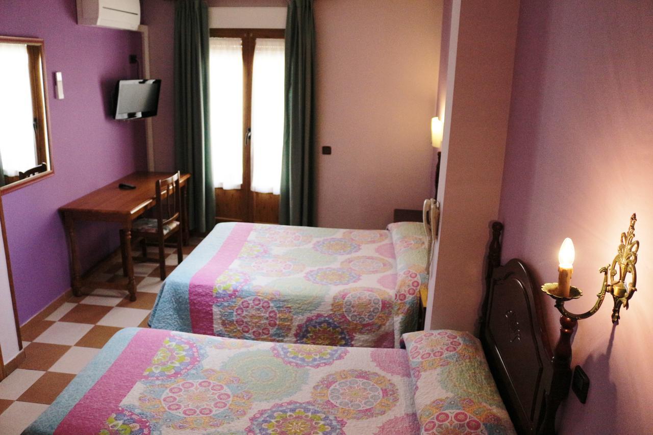 Hostal Don Jaime II セゴビア エクステリア 写真